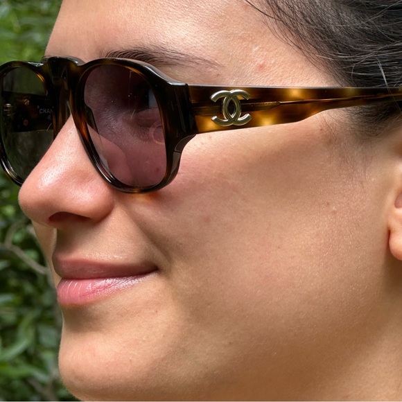 COA Chanel Sunglasses Tortoiseshell Frame w/Goldtone CC Logos, Box - Picture 3 of 15